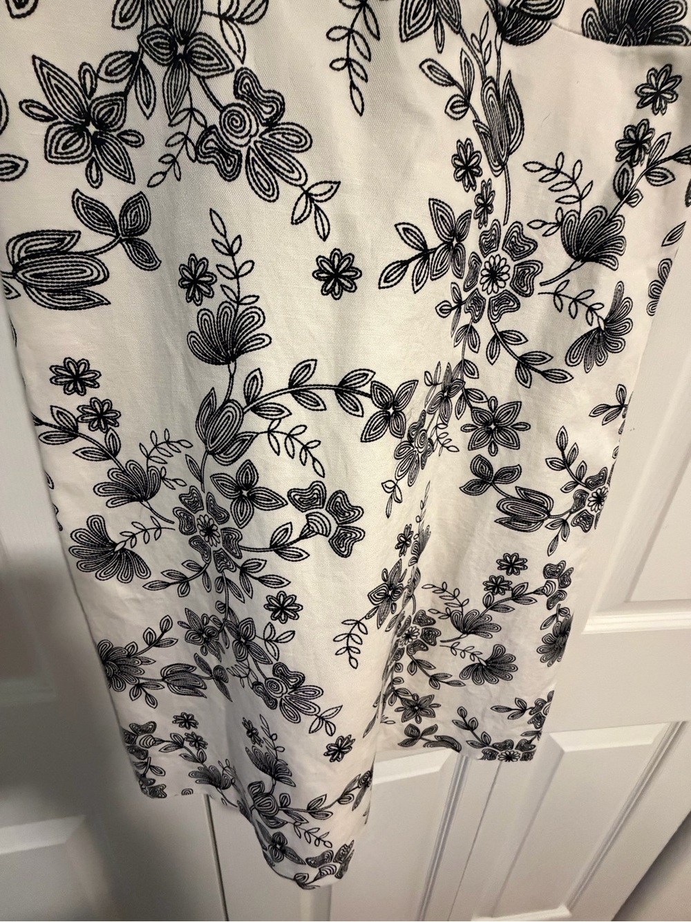 Ann Taylor White Midi Dress with Black Floral Pattern - Picture 3 of 8